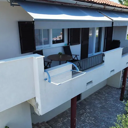 Apartman Ema & Jakov Sreser
