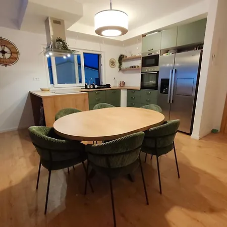 Ema & Jakov Apartamento Sreser